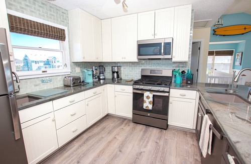 Ocean Hill House | Walk to Beach, Lighthouse & Historic Corolla, Near Corolla Adventure Park, Pool & Hot Tub