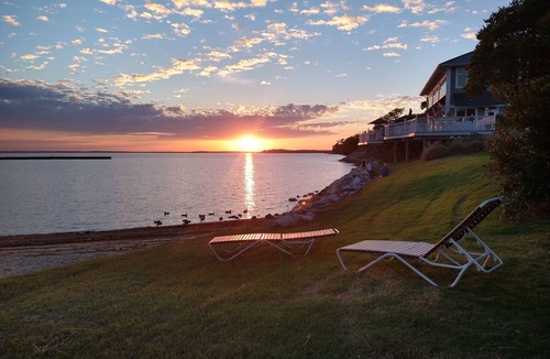 Kingsmill Condo | Walk to beach, lovely large 2bdrm 2bath by lake, "Kingsmill on the James"