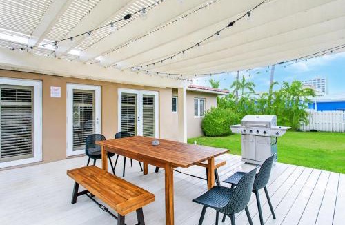 Hollywood Lakes House | Walk to Beach Luxury 5BR & 3BA Villa Hollywood Lakes