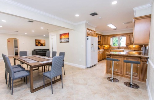 Hollywood Lakes House | Walk to Beach Luxury 5BR/3BA Villa Hollywood Lakes