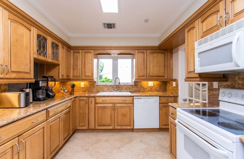 Hollywood Lakes House | Walk to Beach Luxury 5BR/3BA Villa Hollywood Lakes