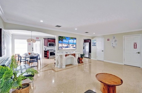 Hollywood Lakes Villa | WALK to Beach Luxury 3BR Villa in Hollywood Lakes