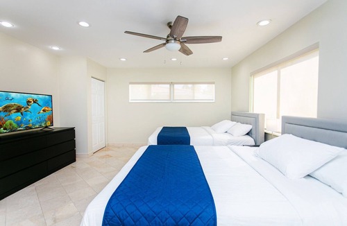 Hollywood Lakes Villa | WALK to Beach Luxury Villa in Hollywood Lakes