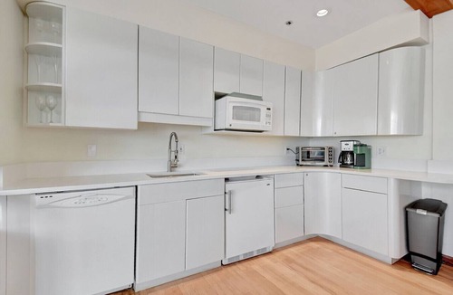 Palm Beach Condo | Walk To Beach! Palm Beach Penthouse Suite 4 Guests