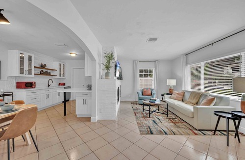 Lauderdale Beach House | Walk to beach/two cottages/swimming pool/hot tub/Surf and Sand/RESlDENCES