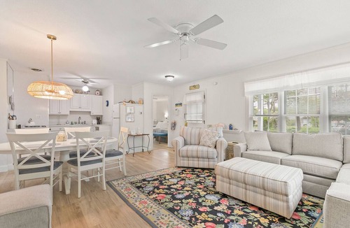 Hyannis Apartment | Walk To Beaches, Main Street, and Harbor. 3BR Cottage. Quiet Area. Captain Gosnold Village 17