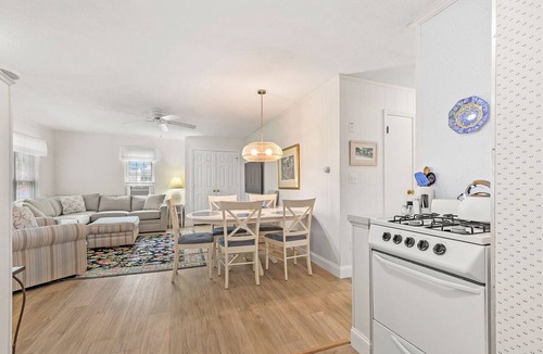 Hyannis Apartment | Walk To Beaches, Main Street, and Harbor. 3BR Cottage. Quiet Area. Captain Gosnold Village 17
