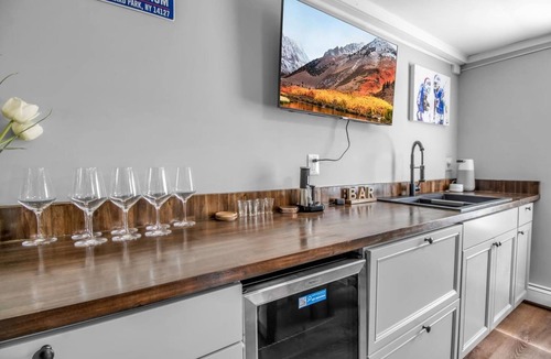 Orchard Park House | Walk to Bills Stadium | Ping Pong/Darts | K Bed