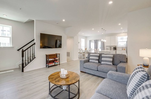 Cambridge House | Walk to Cambridge Waterfront: Townhome w/Deck