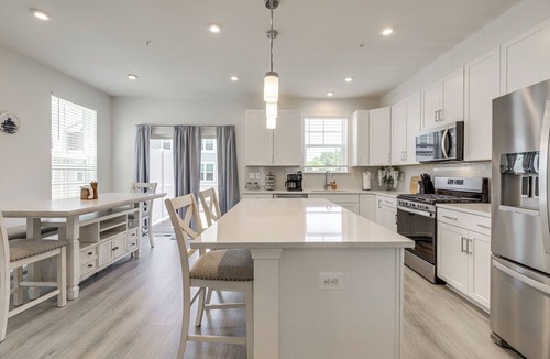 Cambridge House | Walk to Cambridge Waterfront: Townhome w/Deck