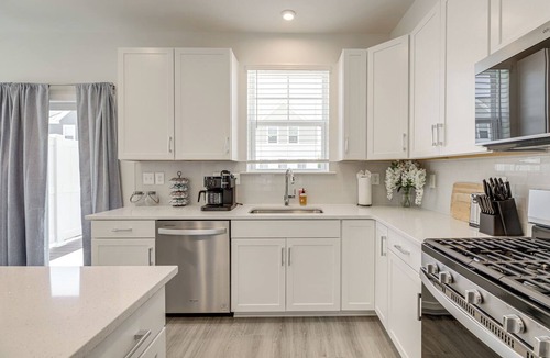 Cambridge House | Walk to Cambridge Waterfront: Townhome w/Deck