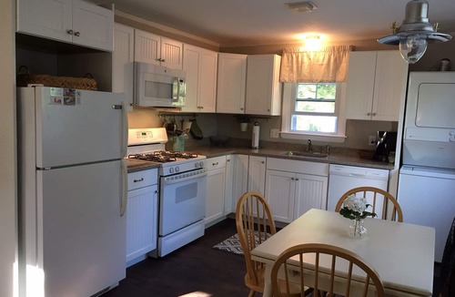 Campground Landing Cottage | Walk to Campground Beach Modern, Well‑Kept Cottage