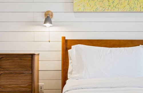 North Downtown Hotel | Walk to Downtown! Rose Jean Boutique Hotel Room 1
