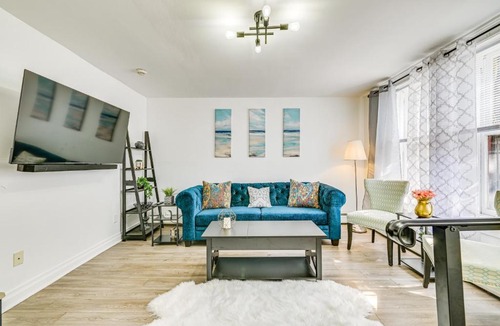 Albany Apartment | Walk to Downtown Albany: Ten Broeck Triangle Apt!