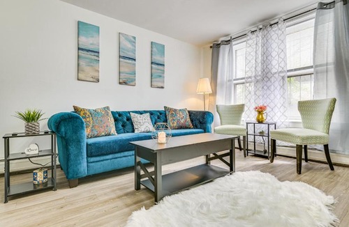 Albany Apartment | Walk to Downtown Albany: Ten Broeck Triangle Apt!