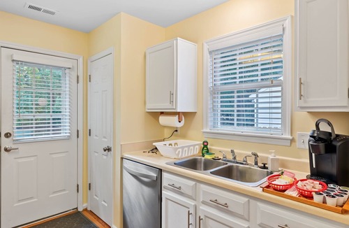 Wake Forest House | *Walk to Downtown * Fenced Yard
