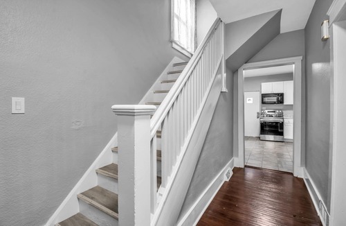 Downtown Niagara Falls House | Walk to Falls & Casino丨 Newly Renovated 丨 King Bed 丨 Pet Friendly丨Smart Toilet