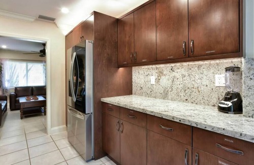 Wilton Manors Apartment | Walk to GAY Wilton Drive, Pool, 2 King Beds, Kitchen, Living Room, WiFi, #2124