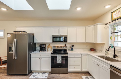 Chestertown House | Walk to Historic Chestertown: Dog-Friendly Retreat