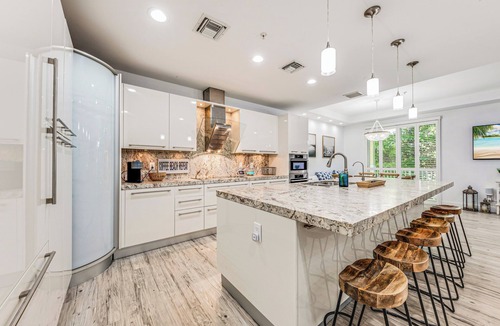 North Beach House | Walk to Hollywood Beach: Luxury Family Getaway!