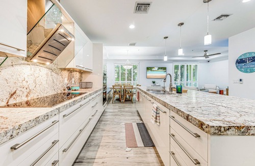 North Beach House | Walk to Hollywood Beach: Luxury Family Getaway!