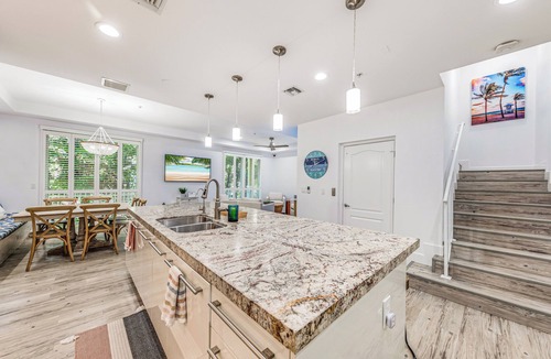 North Beach House | Walk to Hollywood Beach: Luxury Family Getaway!