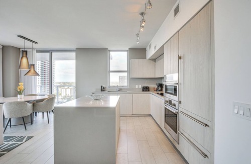 Hallandale Beach Apartment | Walk to Hollywood Beach: Upscale 16th-floor Condo