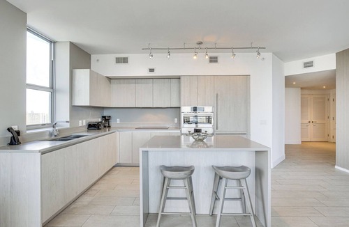 Hallandale Beach Apartment | Walk to Hollywood Beach: Upscale 16th-floor Condo