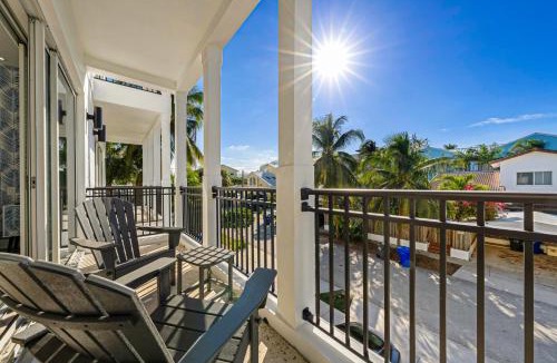 North Beach House | Walk to Hollywood Beach: Luxury Family Getaway!