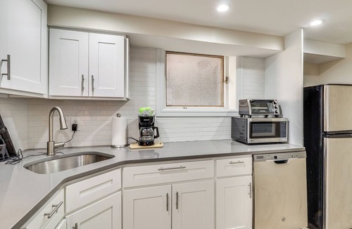 Hoboken Apartment | Walk to Hudson River, Near MetLife: Renovated Apt