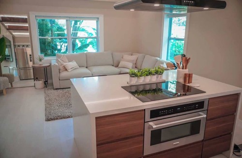 Victoria Park House | Walk to Las Olas | Private Patio + Modern Design