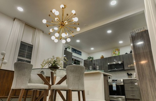 Downtown Fort Lauderdale Villa | Walk to Las Olas, sleeps 8 with beautiful pool and backyard!