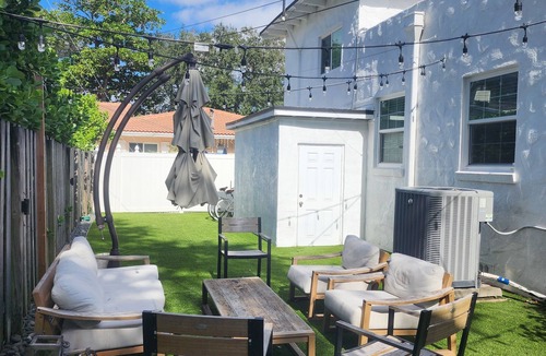 Downtown Fort Lauderdale Villa | Walk to Las Olas, sleeps 8 with beautiful pool and backyard!