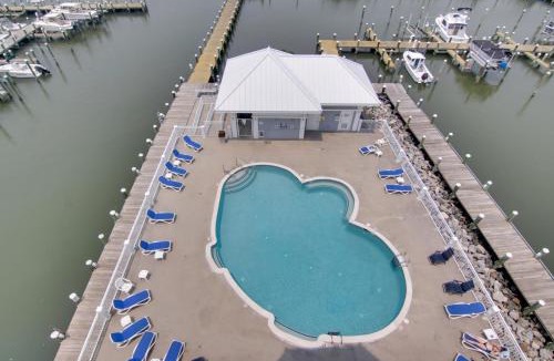 Crisfield House | Walk to Main St: Condo w/Pool Access in Crisfield