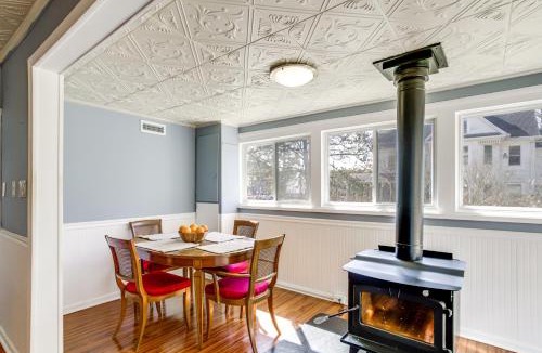 Crisfield House | Walk to Main Street: Family-Friendly Crisfield Gem