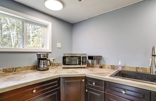 Crisfield House | Walk to Main Street: Family-Friendly Crisfield Gem
