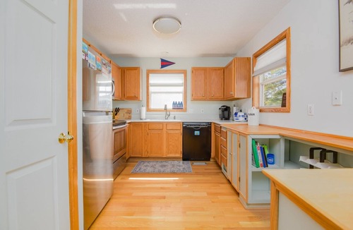Manteo House | Walk to Manteo Waterfront 3BR Retreat Outdoor Shower + Spacious Decks