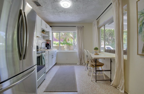 Deerfield Beach Cottage | Walk to Ocean: Chic Deerfield Beach Cottage!