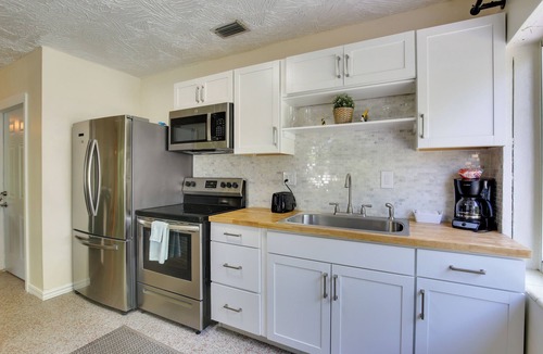 Deerfield Beach Cottage | Walk to Ocean: Chic Deerfield Beach Cottage!