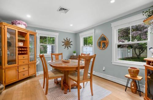 East Sandwich House | Walk to Private Beach from Cozy Retreat