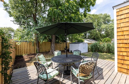 Eastport Apartment | Walk to Shops & Dining from Dog-Friendly Apartment w Parking & Private Backyard