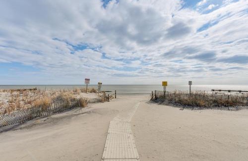 North End Apartment | Walk to Shore! Family Haven w/Pool in Ocean City