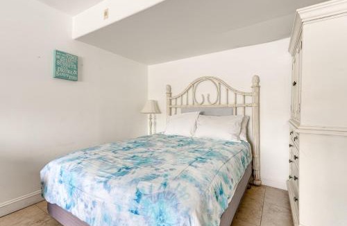 North End Apartment | Walk to Shore! Family Haven w/Pool in Ocean City