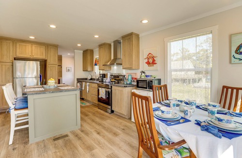 Stumpy Point Cottage | Walk to the Bay! Getaway Near Alligator River