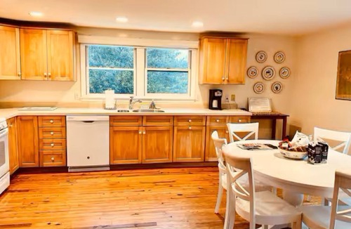 Dionis House | Walk to the beach! Entire home in Nantucket, Massachusetts