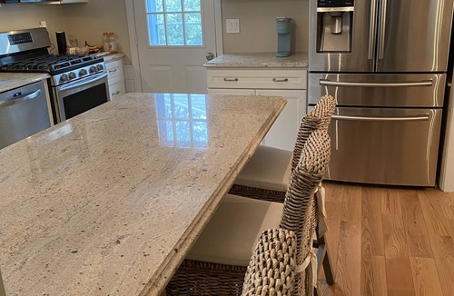 East Falmouth House | Walk to the beach from the cutest house ever!