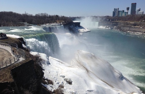 Downtown Niagara Falls Apartment | Walk to the Falls, Aquarium, Restaurants, Casinos and Canada