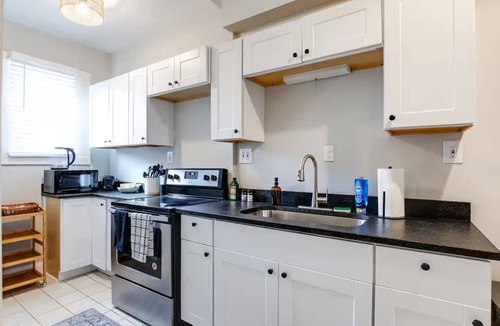 Monroe Ward House | Walk to VCU & Allianz Amphitheater Cozy & Clean