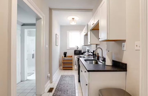 Monroe Ward House | Walk to VCU & Allianz Amphitheater Cozy & Clean