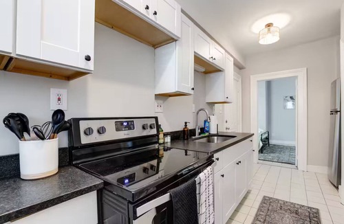 Monroe Ward House | Walk to VCU & Allianz Amphitheater Cozy & Clean